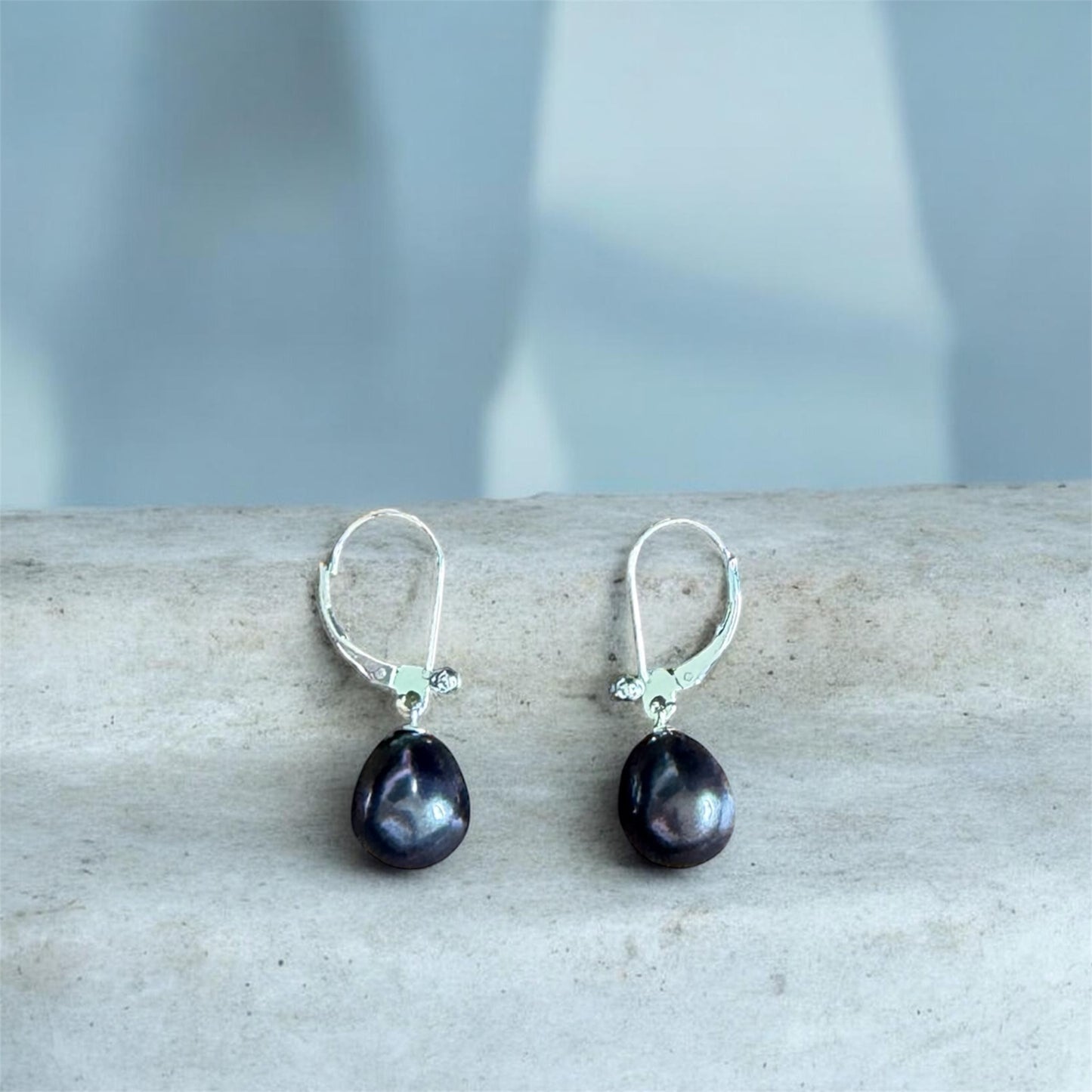 Cultured Pearl | 10mm Black | Leverback Earrings - 925 Sterling Silver