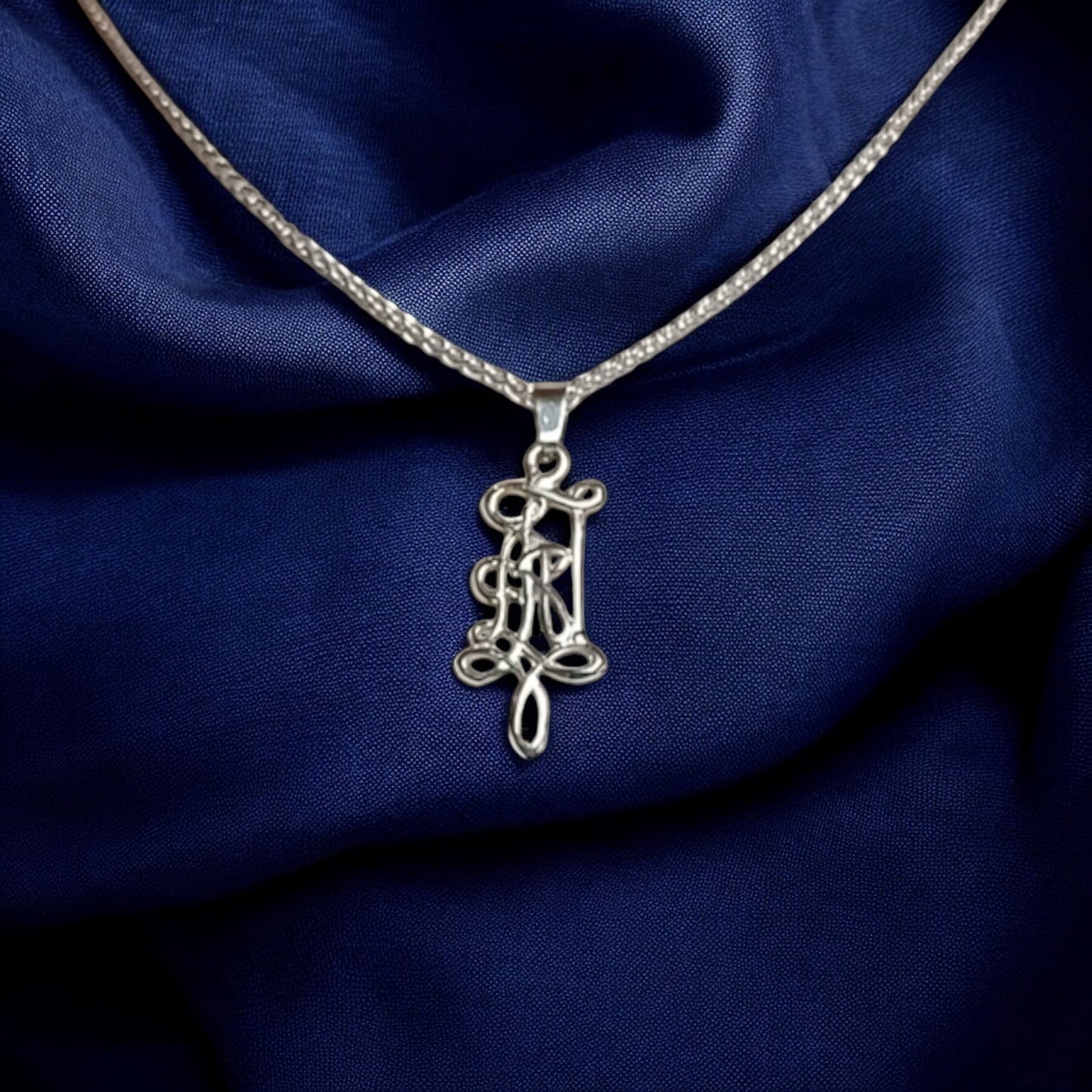 Amicitia | Small Tsirkel Necklace - 925 Sterling Silver