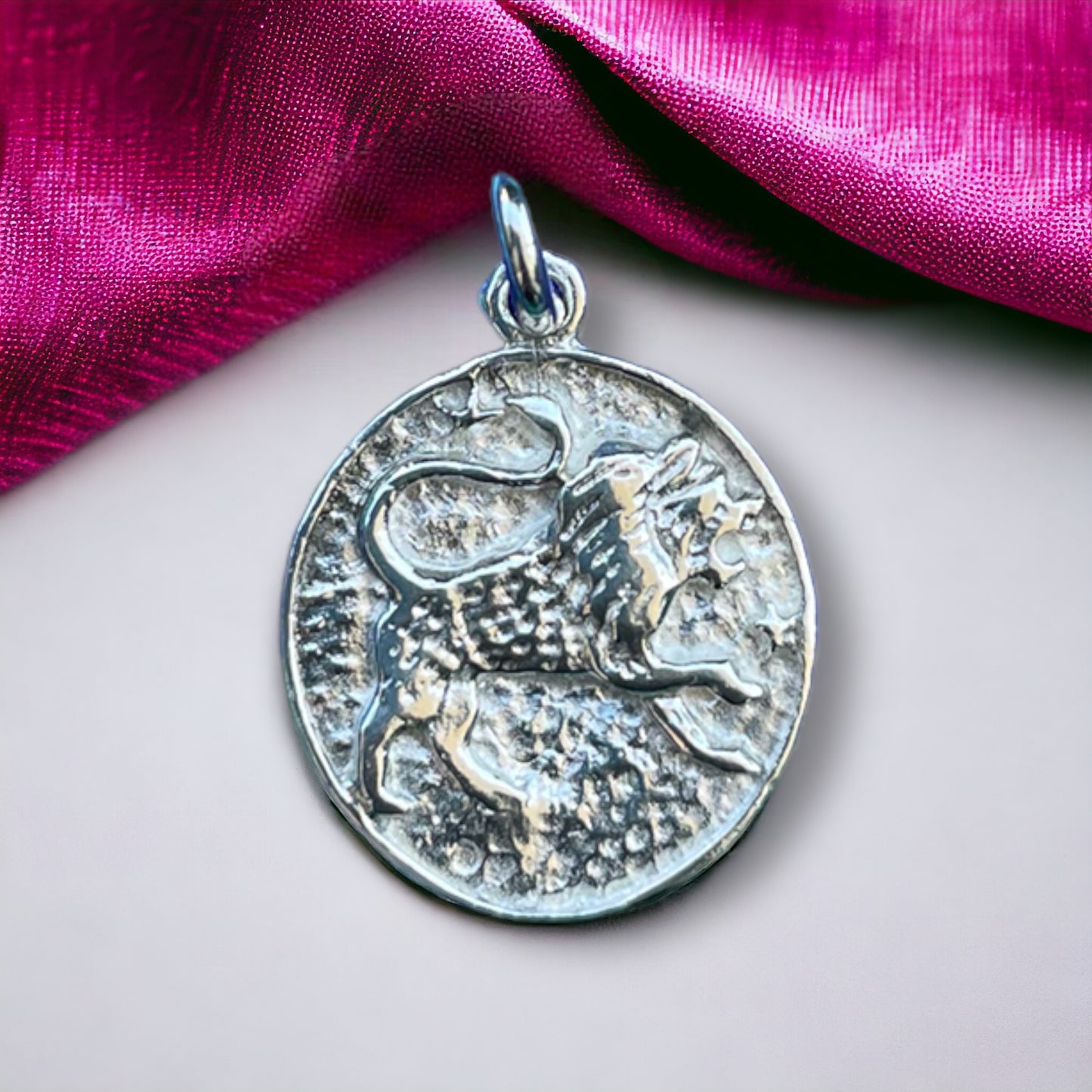 Leo Pendant - 9k Solid Gold