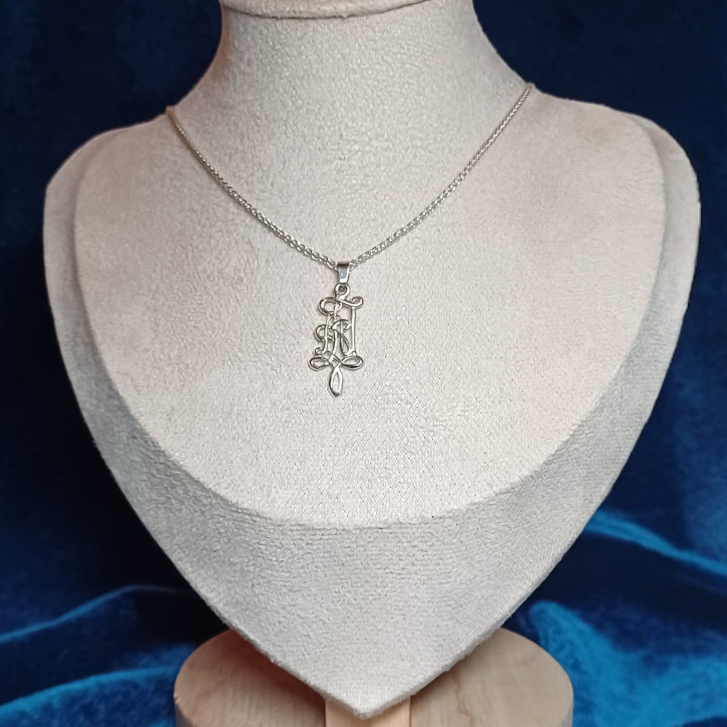 Amicitia | Small Tsirkel Necklace - 925 Sterling Silver